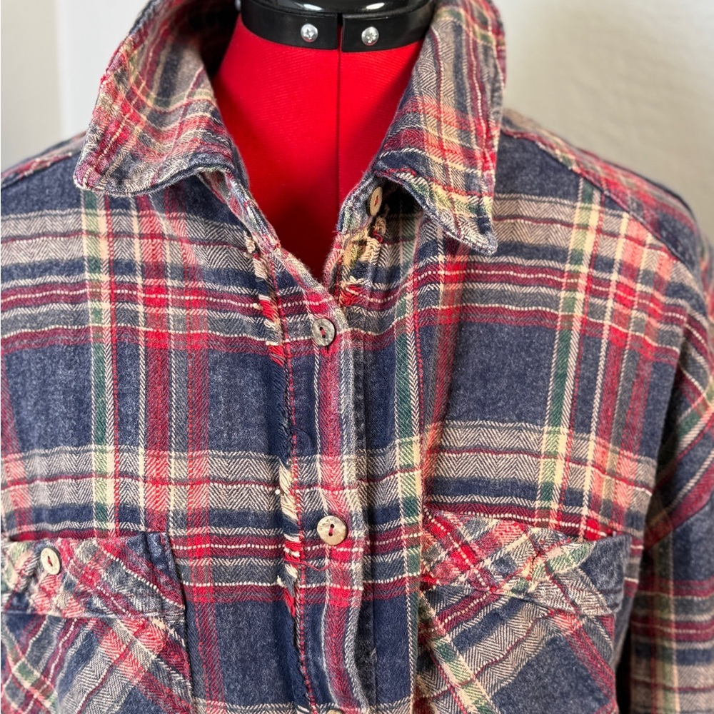 BKE Boyfriend Plaid Flannel Shirt Raw Hem Button Front Size M - Picture 2 of 9